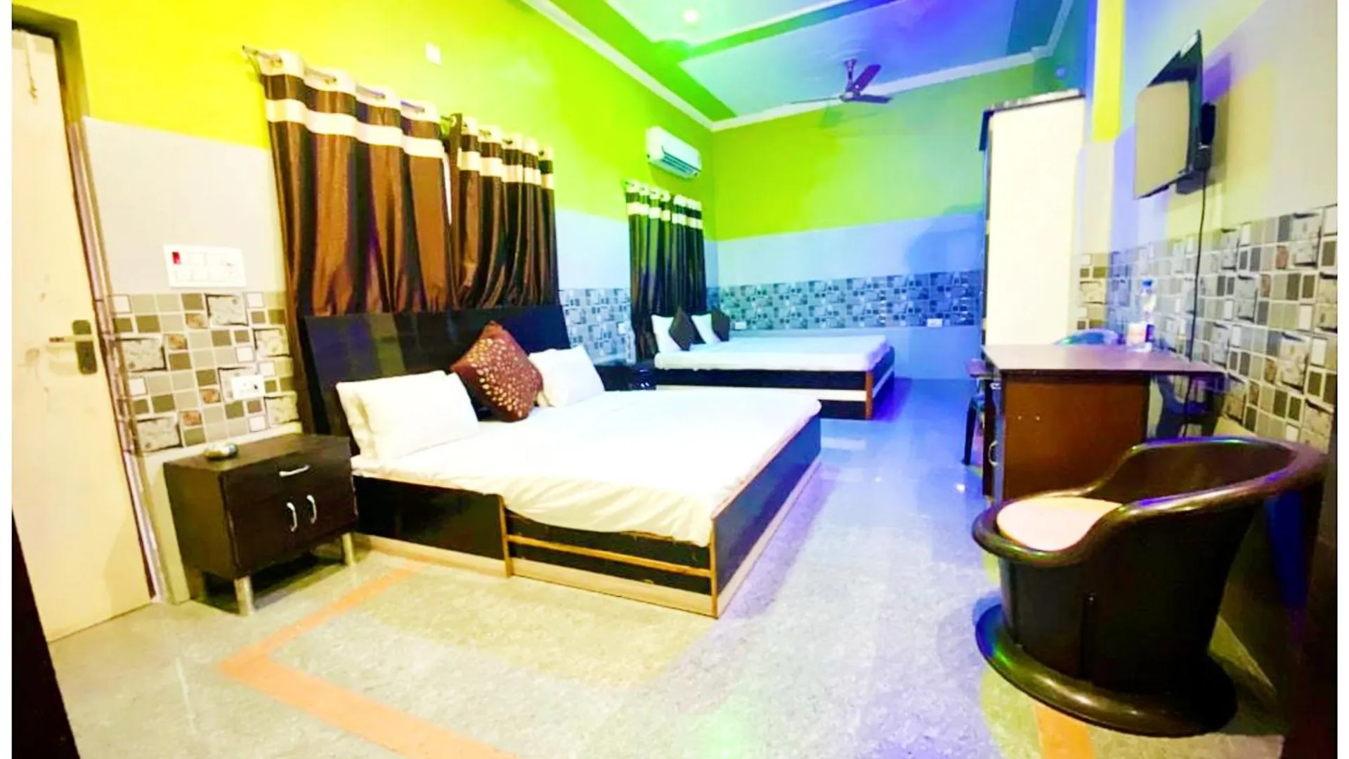 Varanasi Abhivadya Gange Hotel Near Temple And Park