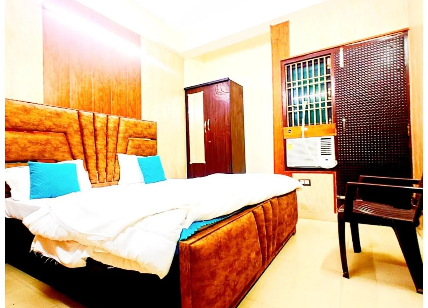 Varanasi Abhivadya Gange Hotel Near Temple And Park